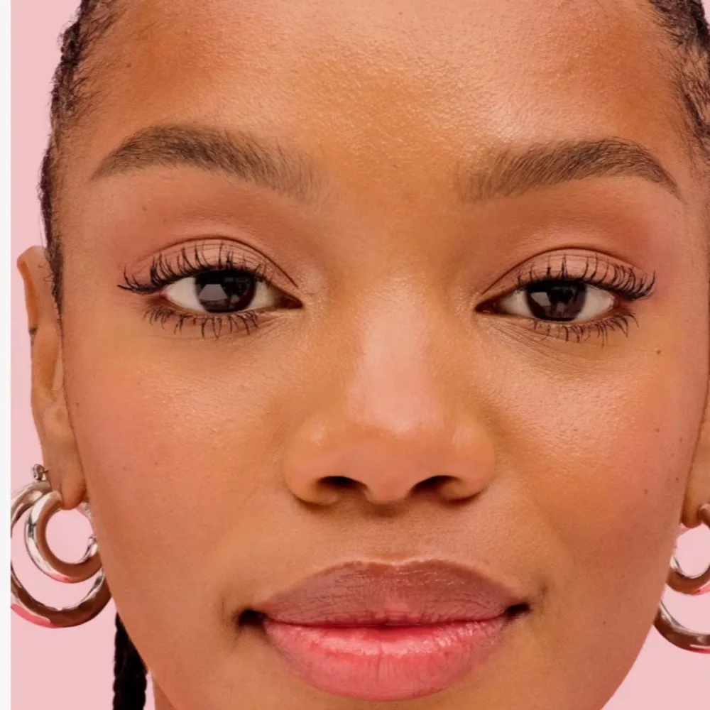 Benefit Cosmetics BADgal Bang! Mascara in Intense Pitch Black reach more lashes